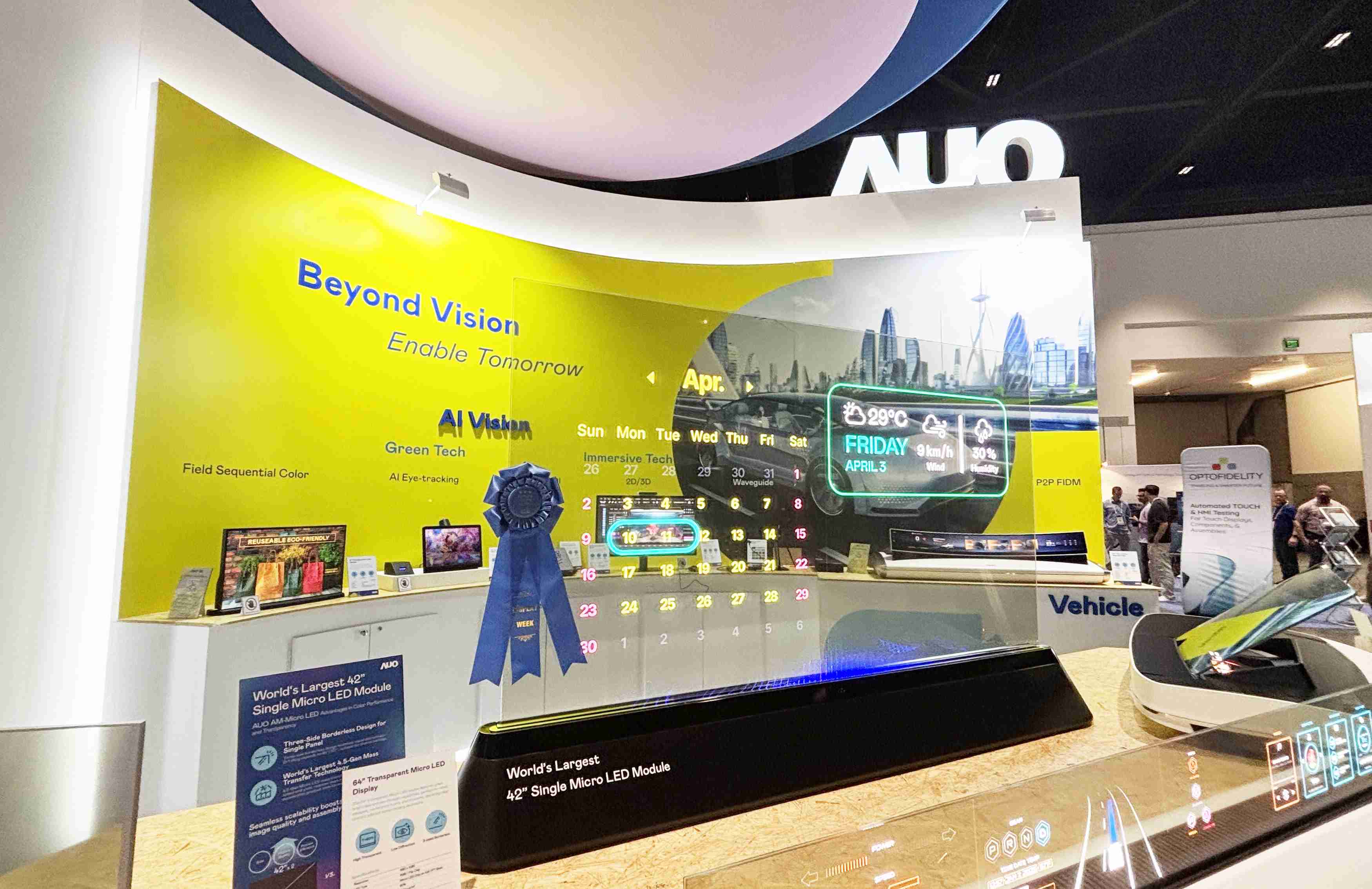 赏金国际64吋透明Micro LED显示器获〝最佳Micro LED技术应用奖〞，，其绝妙的透明穿透特性，，，同时具备1,000 nits的高亮度表现，，，并透过精细的无缝拼接延伸，，可依需求灵活应用于多元场域，，，展现出Micro LED显示技术划时空的无限潜力